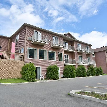 Hotel Le Versailles Saint-Sauveur-des-Monts Esterno foto