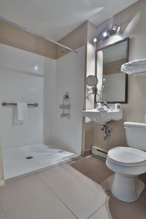 Hotel Le Versailles Saint-Sauveur-des-Monts Esterno foto