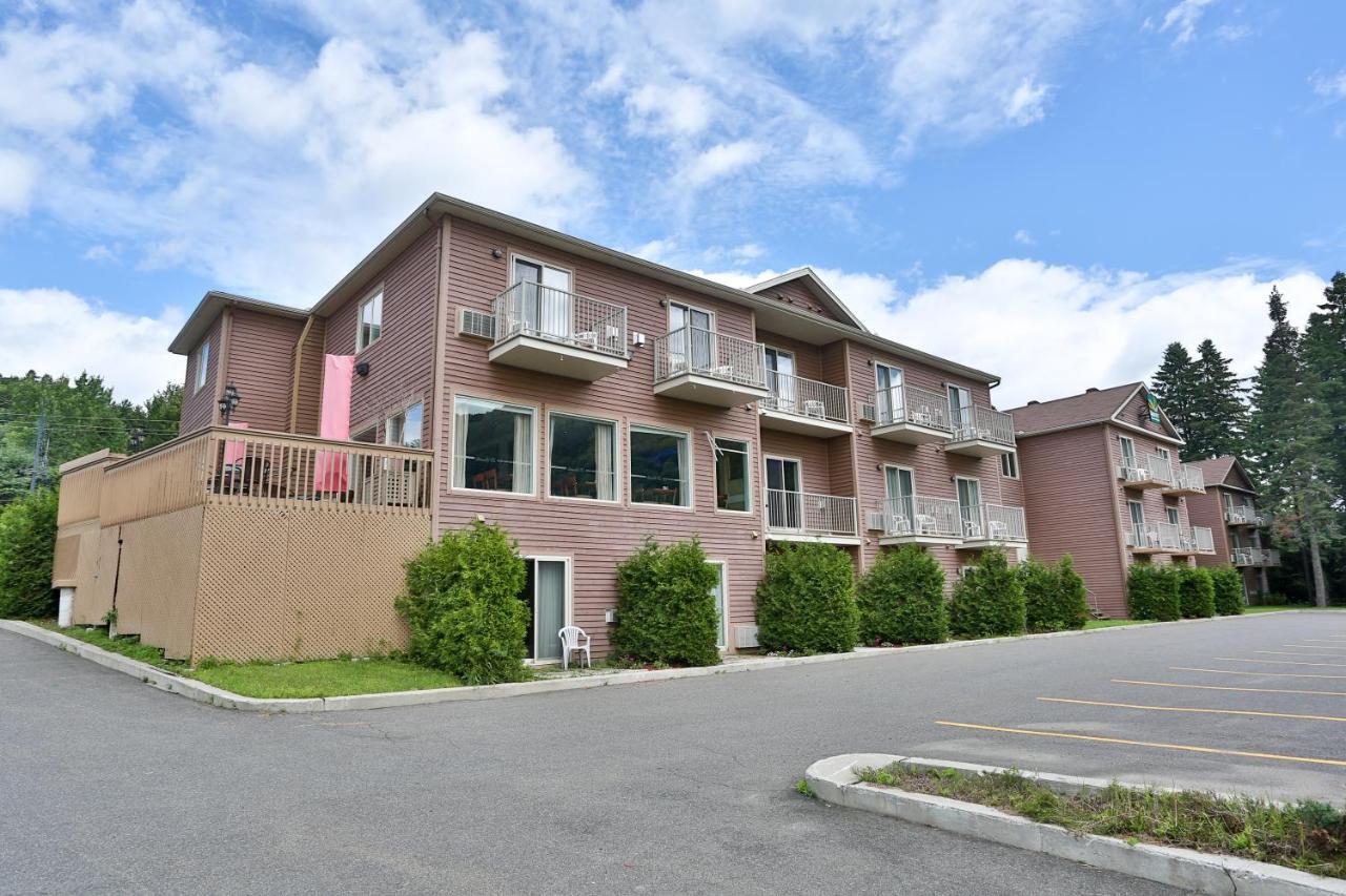 Hotel Le Versailles Saint-Sauveur-des-Monts Esterno foto